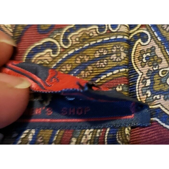 Trophy Club Mens Neck Tie Classic Red Paisley 100% Silk Made In USA - Picture 4 of 7